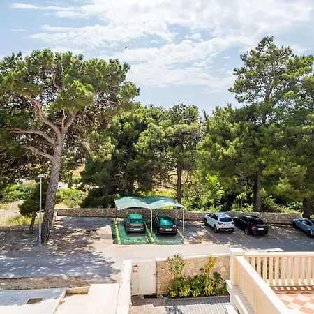 Borna Apartman *